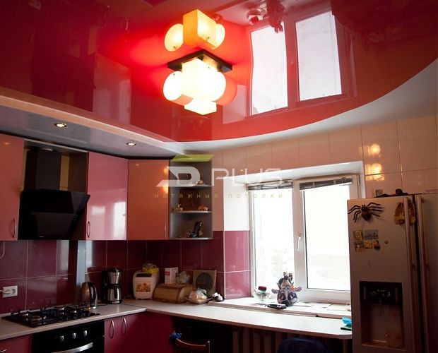 Натяжна стеля комбінація кольору на кухні | Портфоліо 5Plus