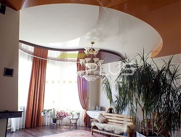 Многоуровневый потолок в гостиной - Фото 5plus ракурс 1