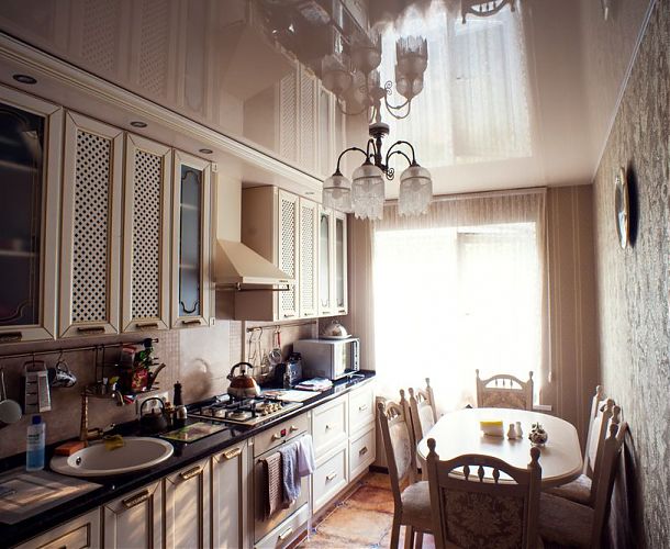 Кремовый натяжной потолок на кухне | Портфолио 5Plus | Киев ⋆ Днепр ⋆