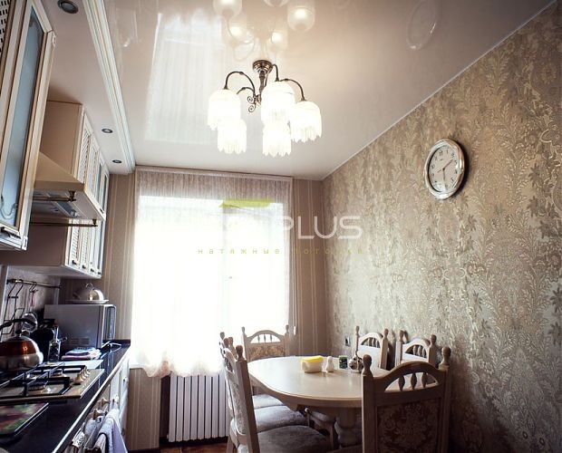 Кремовый натяжной потолок на кухне | Портфолио 5Plus | Киев ⋆ Днепр ⋆