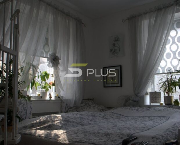 Натяжной потолок в спальне с винтовой лестницей | Портфолио 5Plus | Киев ⋆ Днепр ⋆