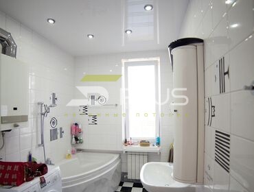 Натяжной потолок черно-белая ванна - Фото 5plus ракурс 1