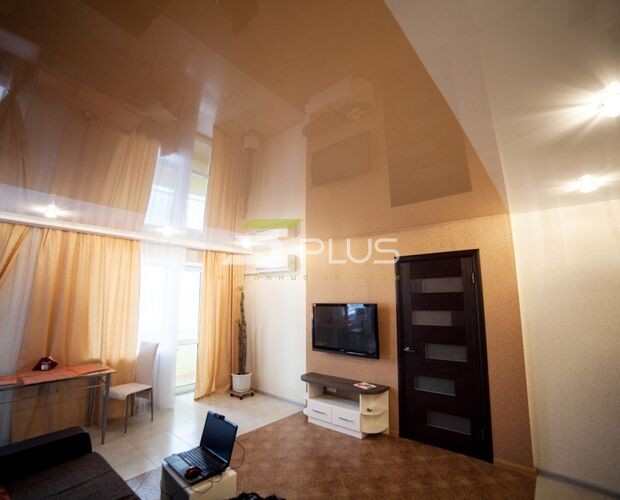 Комбинация цвета в натяжном потолке для гостиной | Портфолио 5Plus | Киев ⋆ Днепр ⋆