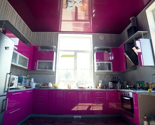 Рожева натяжна стеля для кухні | Портфоліо 5Plus