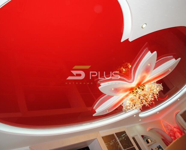 Яскраво-червона натяжна стеля у вітальні | Портфолио 5Plus