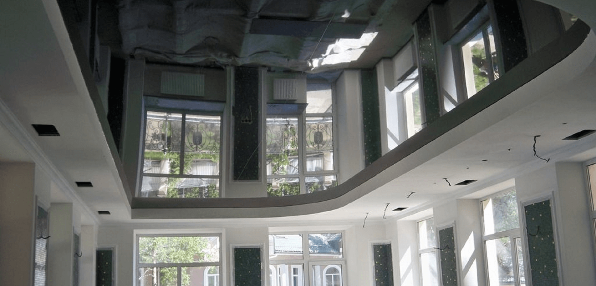 Зеркальные натяжные потолки — эффектное решение интерьера
